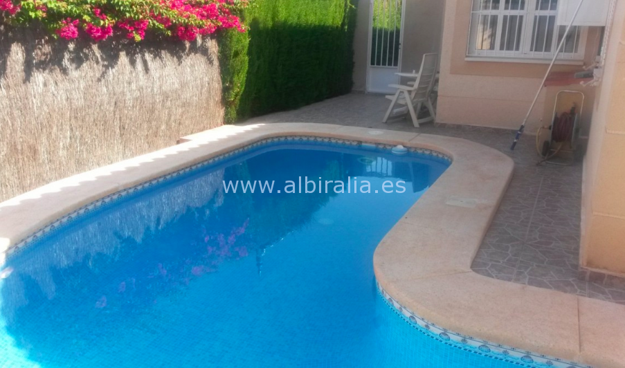 Acogedora villa de una planta se vende en El Albir I V103