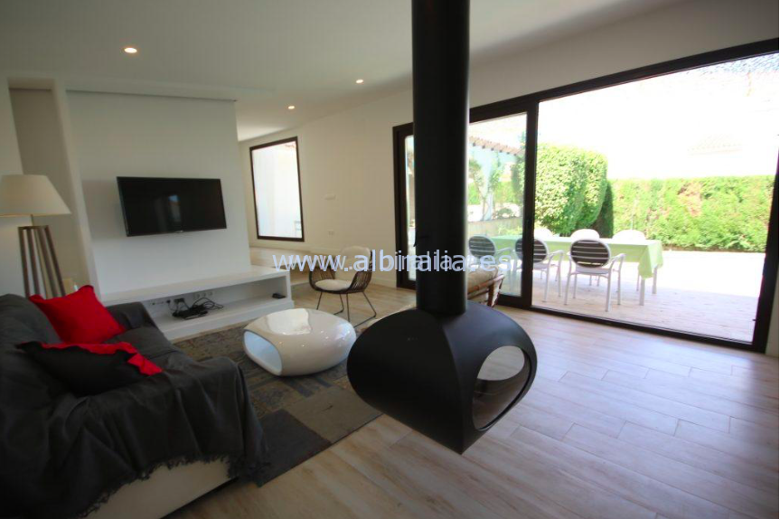 All in one floor villa for sale in Albir / Also available to rent summer 2023 I V162