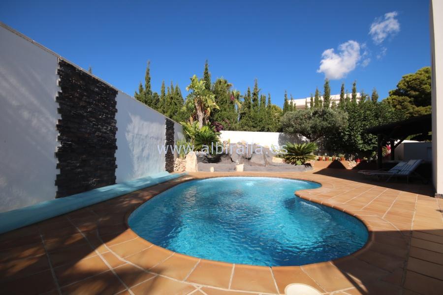 Modern villa with panoramic view I V168P