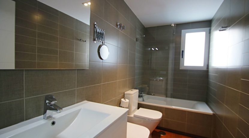 casa adosada con vistas al mar se alquila albir