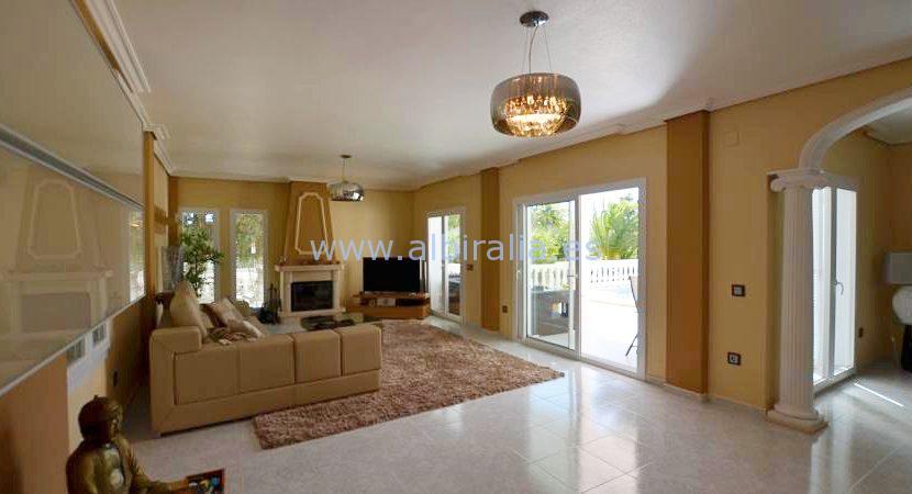 Spacios villa for long term rent near norwegian school in Altea