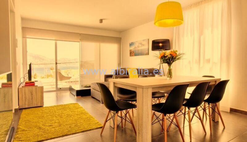 moderne rekkehus funkis stil til leie for hele året