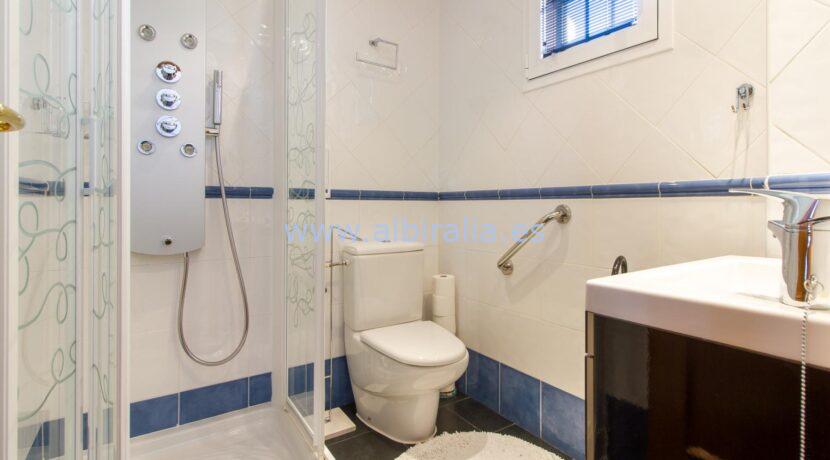 Adosado para entrar a vivir se vende en el Albir con piscina propia