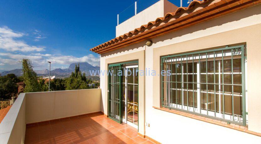 Big terraces with sea view in this property for sale in Albir