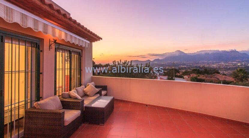 Rekkehus med utsikt til salgs i Albir ved fyret Sierra Helada