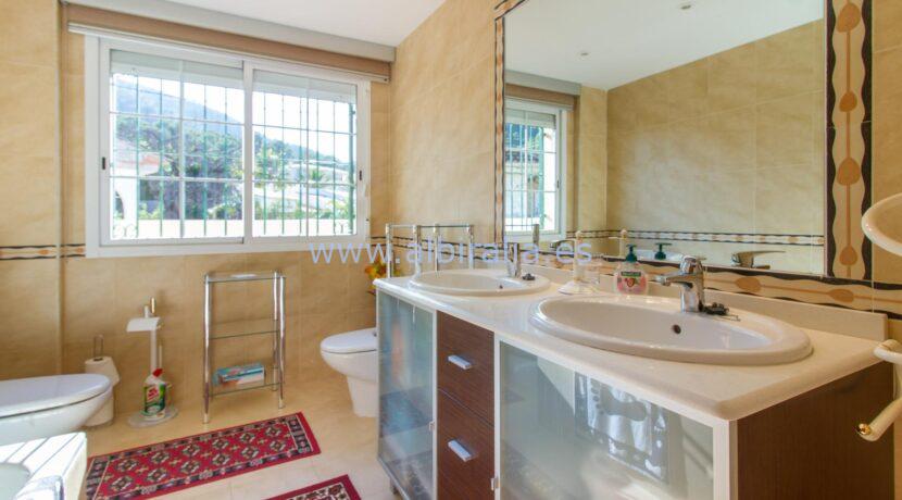 Townhouse with view for sale in Albir close to Sierra Helada park