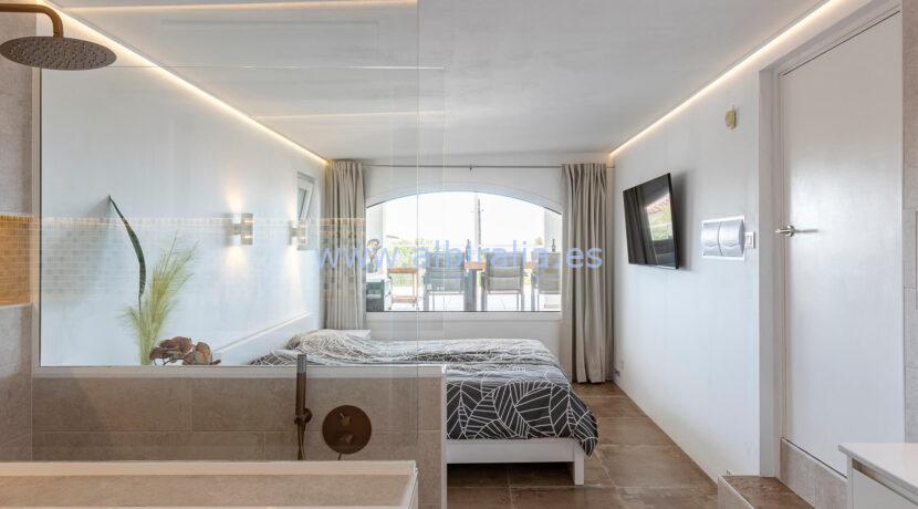 Single-floor villa with sea views for sale in Roses, Spain