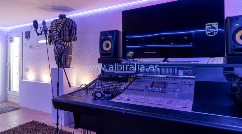 Soundproofed professional space in Roses