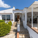 Hus med musikk studio til salgs in Girona, Spania