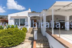 Hus med musikk studio til salgs in Girona, Spania