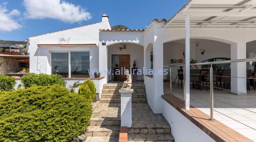 Hus med musikk studio til salgs in Girona, Spania