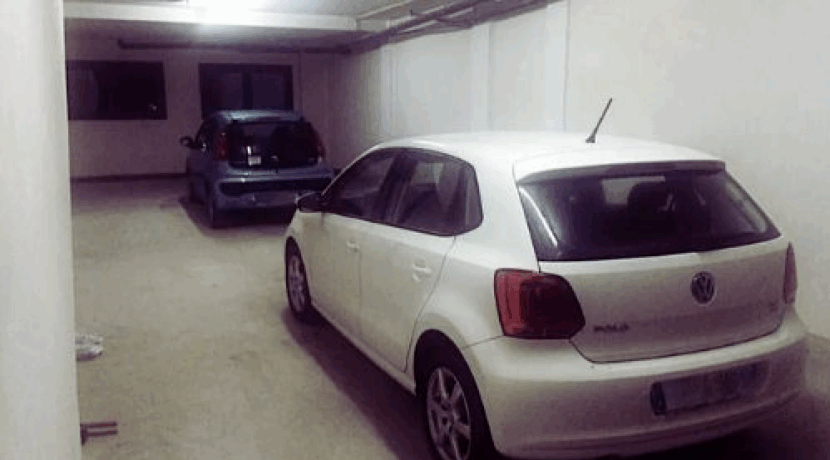 spacious garage for 2-3 cars in the center of Albir for rent