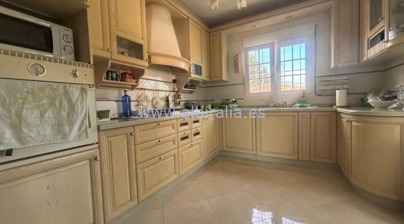 oportunidad de inversion amplia casa se vende in Alfaz cerca del Albie