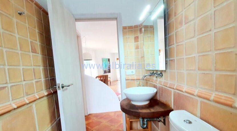 house with 3 bathrooms